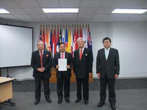 2011年10月3日、カンボジア工科大学との調印式よりの画像